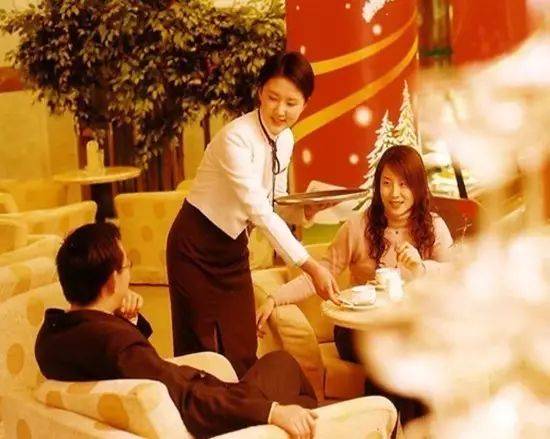 餐饮服务中的26个尴尬场景，优秀服务员一句话化解！